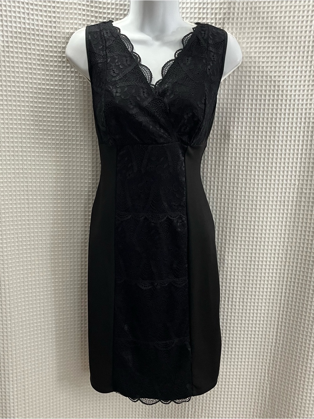 Daisy Fuentes Black Lace-Panel Midi Dress size medium